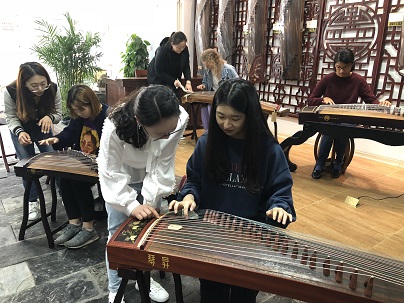 每日大赛
留学生走进民族艺术教育学校2.jpg